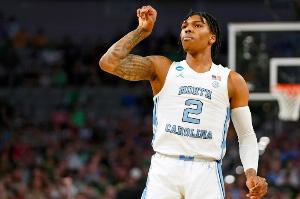 你不该落选！凯莱布-乐福16中7&amp;三分7中4砍18+6 多次与小杨配合！